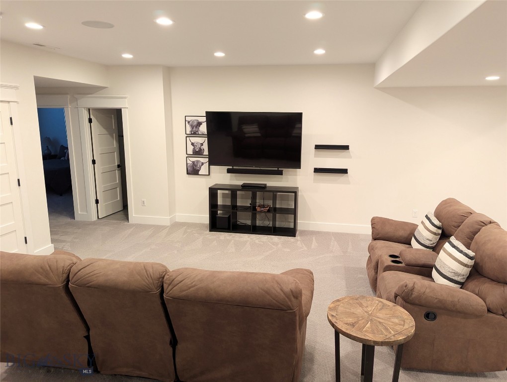 592 Stewart Loop