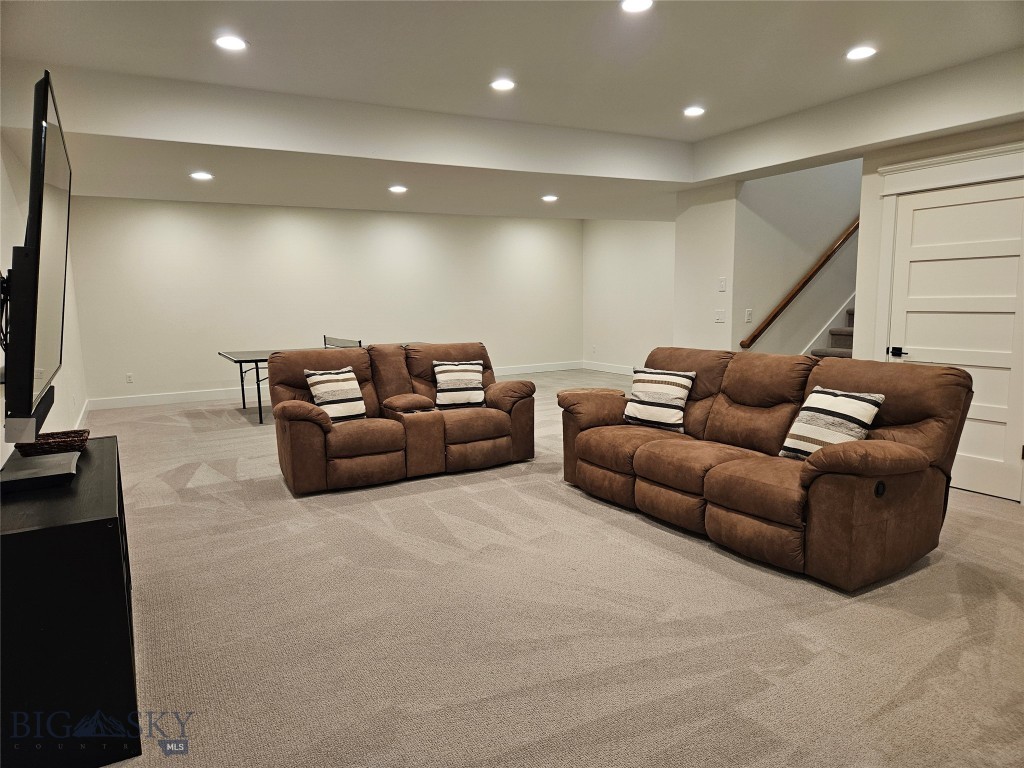 592 Stewart Loop