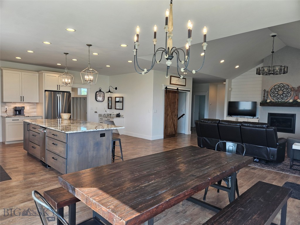592 Stewart Loop
