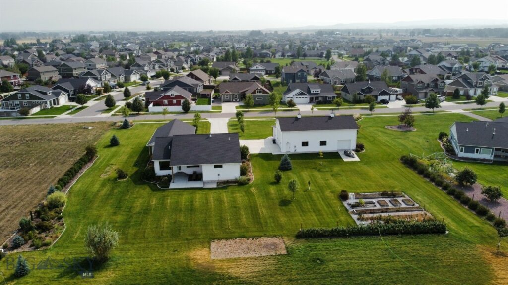 592 Stewart Loop
