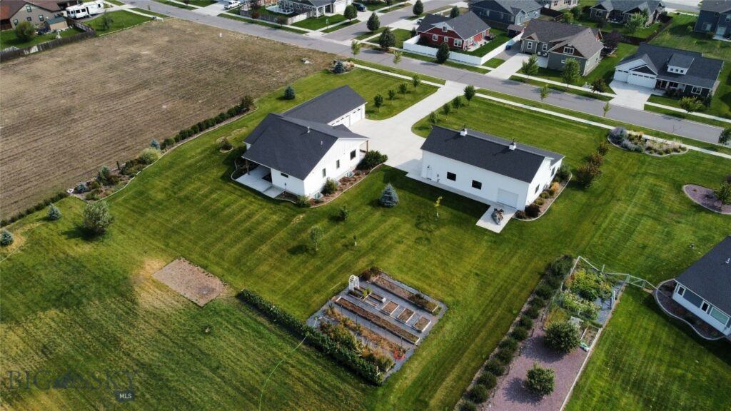 592 Stewart Loop