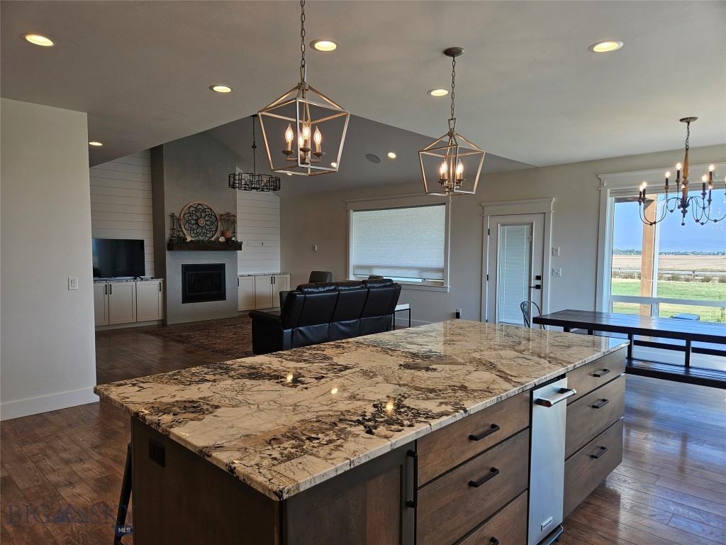 592 Stewart Loop