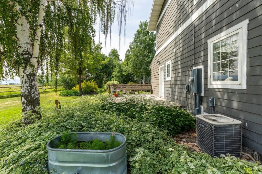 605 E Cameron Bridge