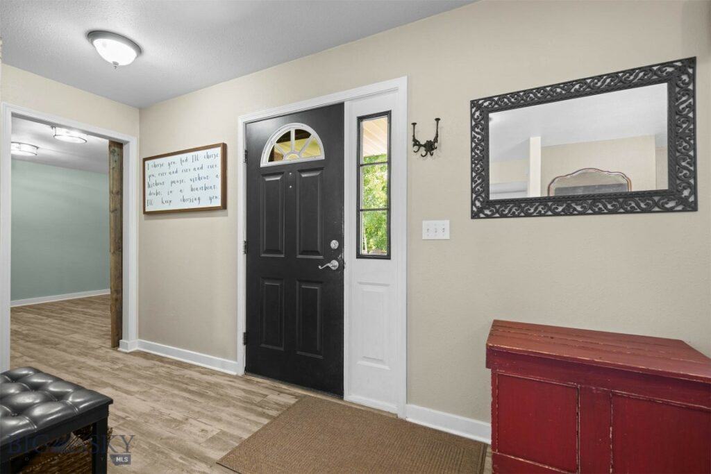 605 E Cameron Bridge