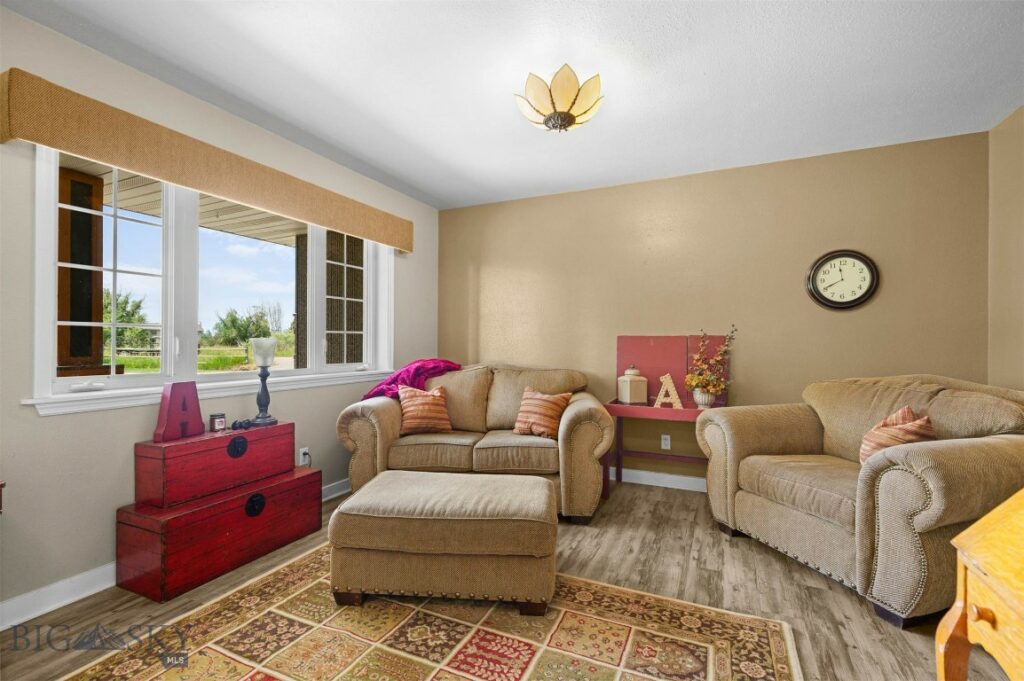 605 E Cameron Bridge