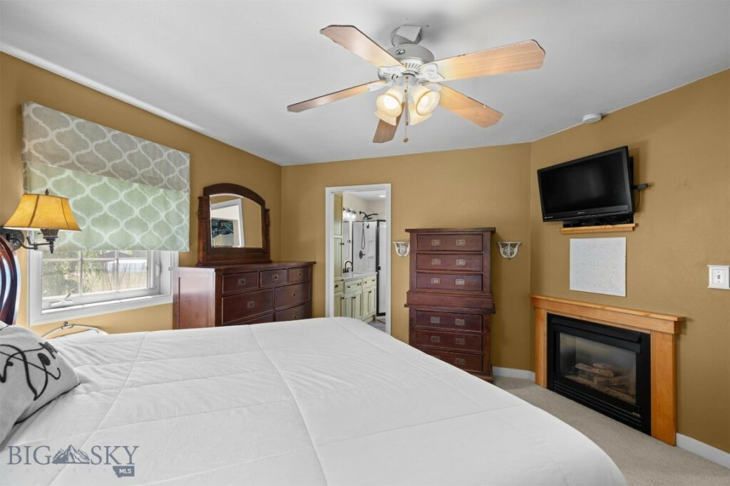 605 E Cameron Bridge