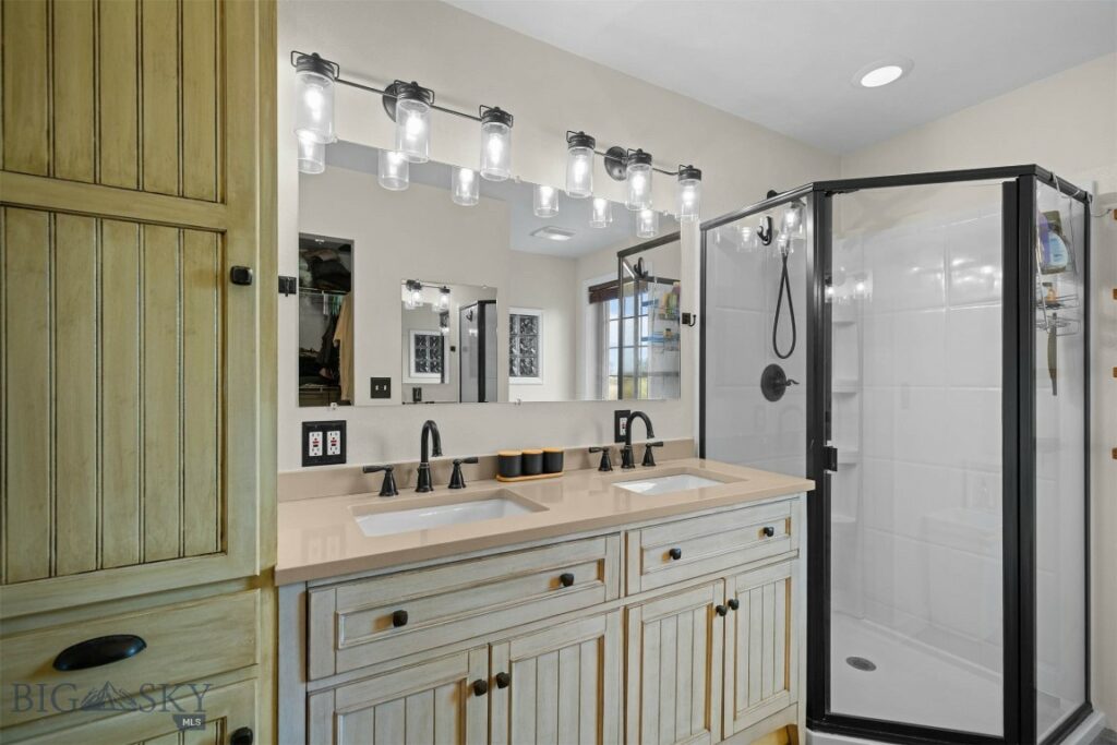 605 E Cameron Bridge