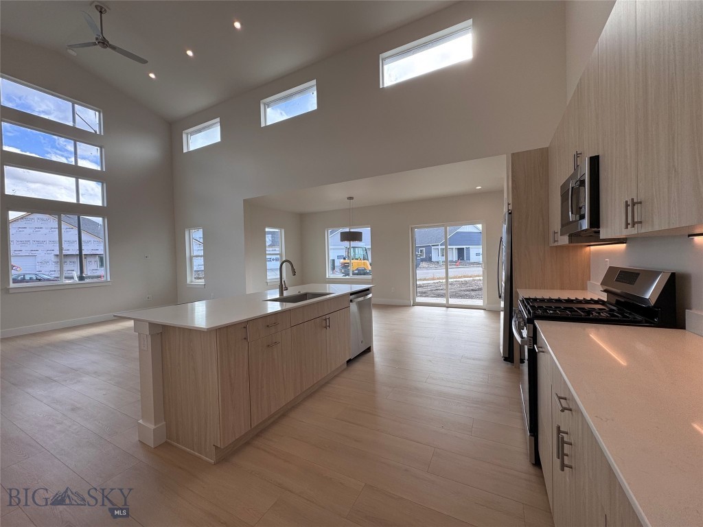 612 Companion Way