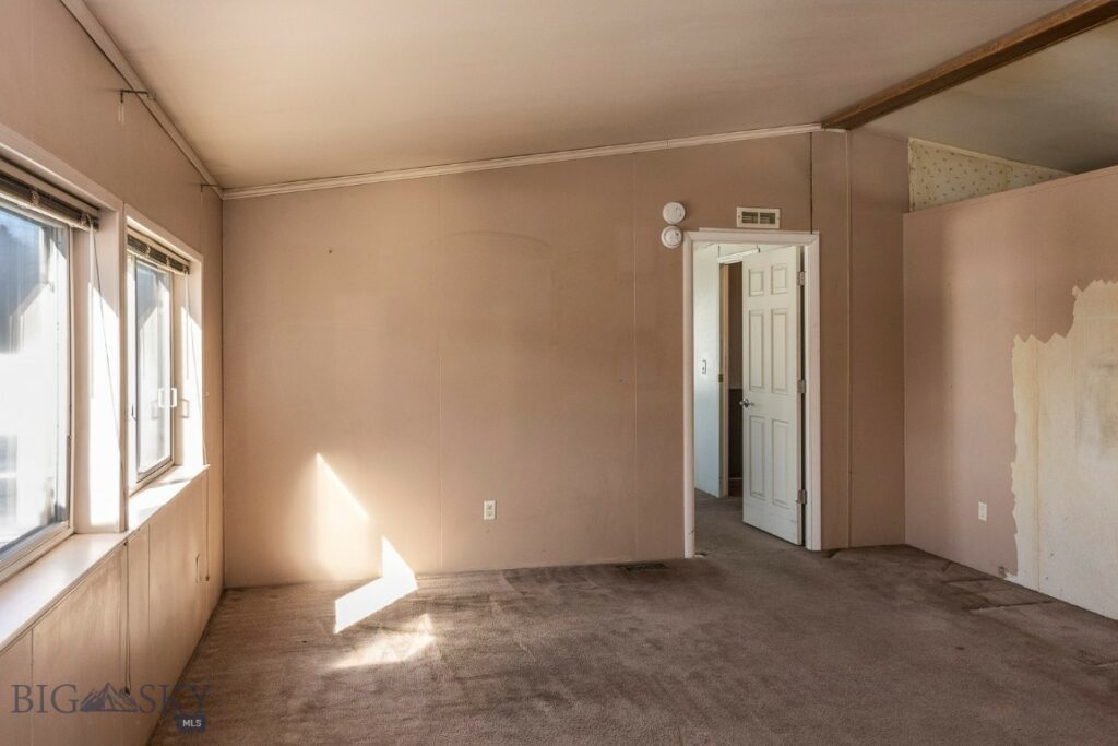 6202 Shadow Circle