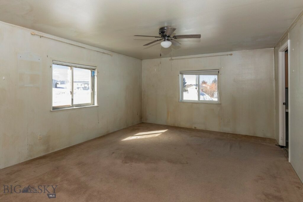 6202 Shadow Circle