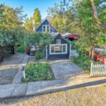 621 E Davis Street