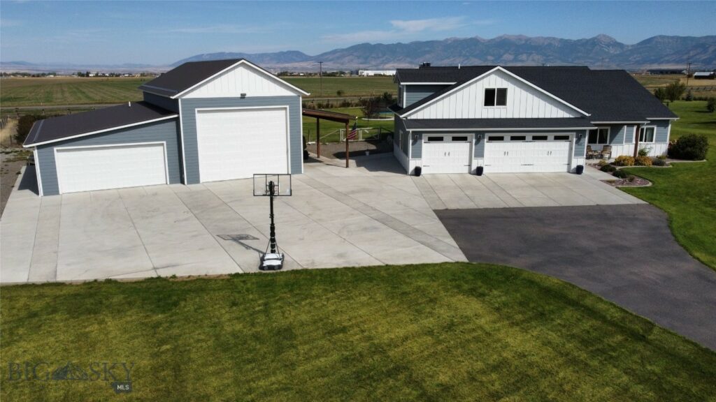 632 Stewart Loop
