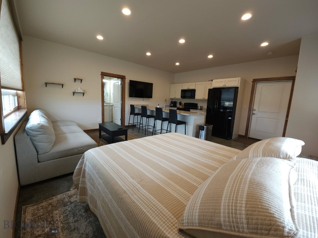 632 Stewart Loop
