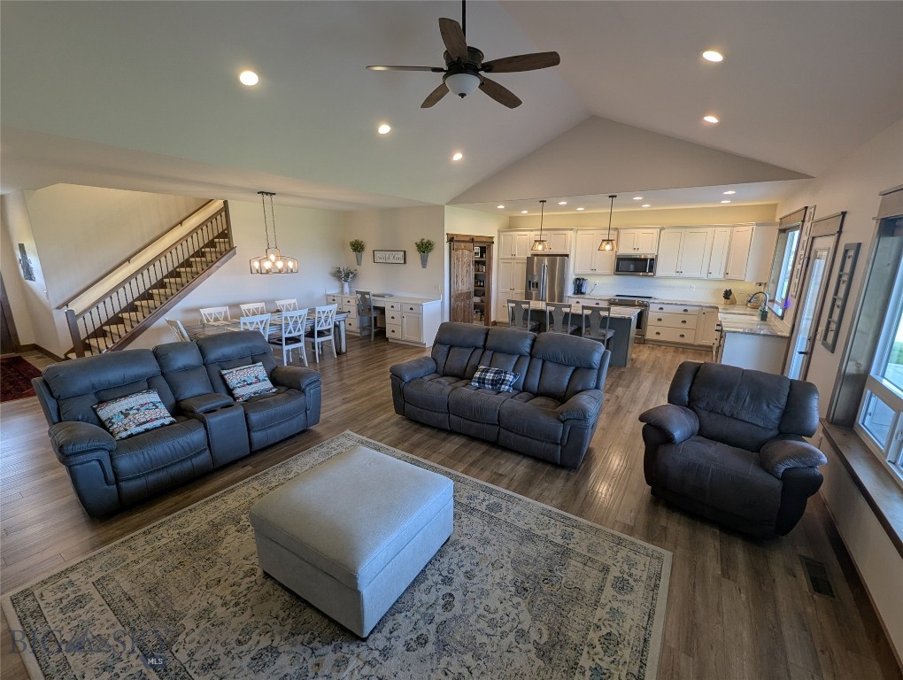 632 Stewart Loop