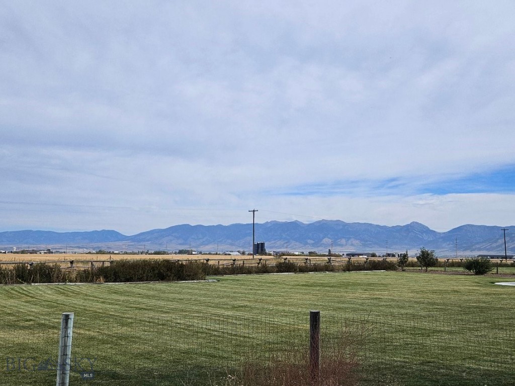 632 Stewart Loop