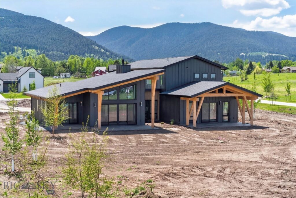 678 Clancy Way