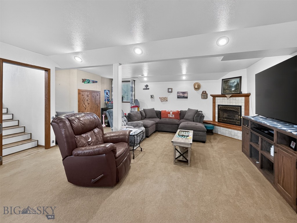 700 Mayfair