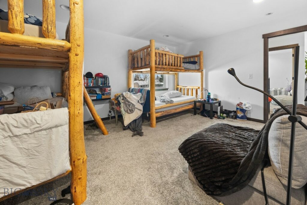 702 Yellowstone