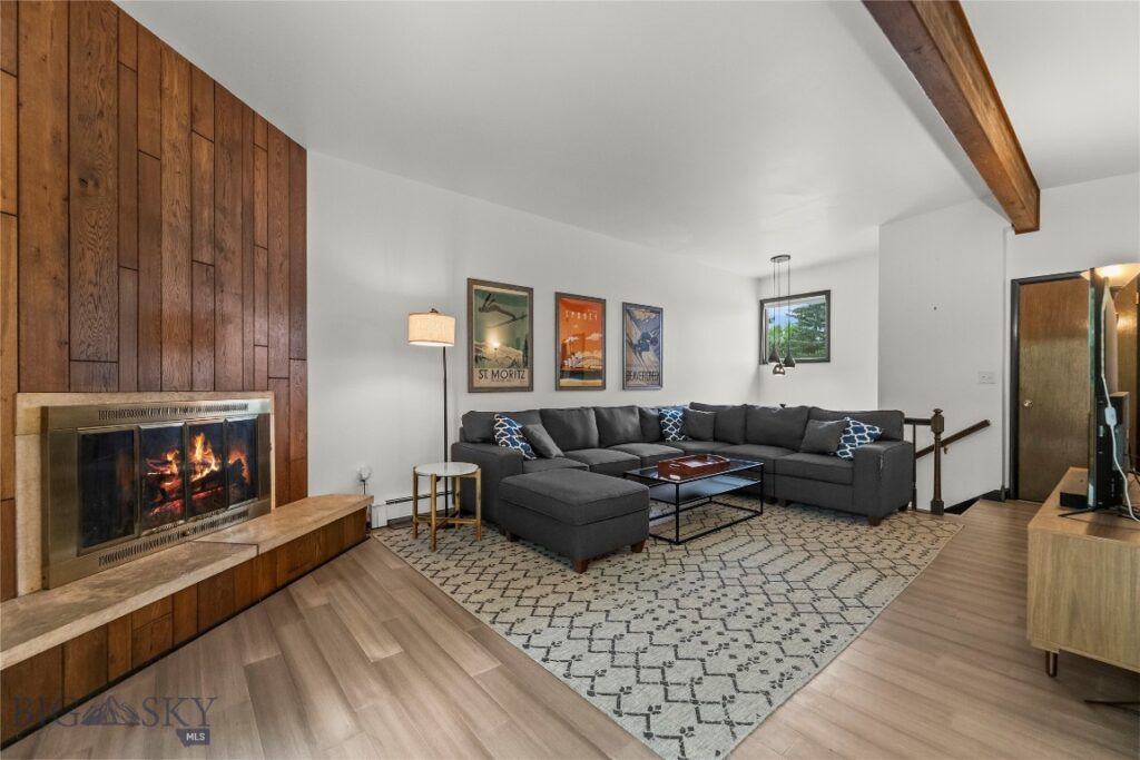 704 S 16th