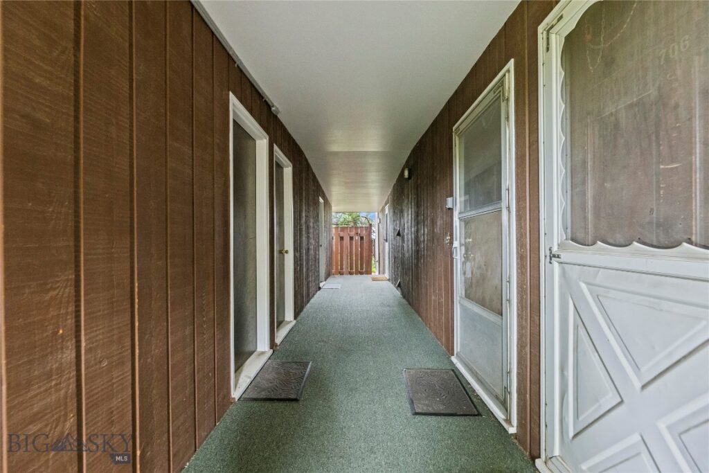 704 S 16th