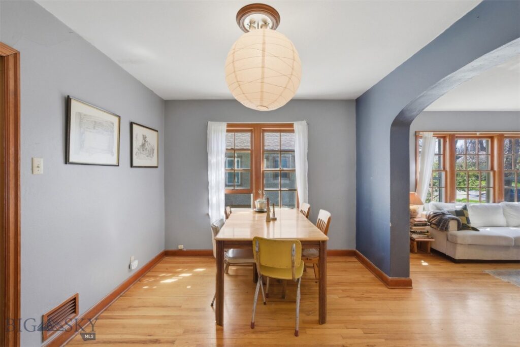 706 S 6th Avenue
