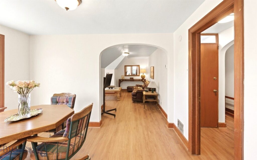 706 S 6th Avenue
