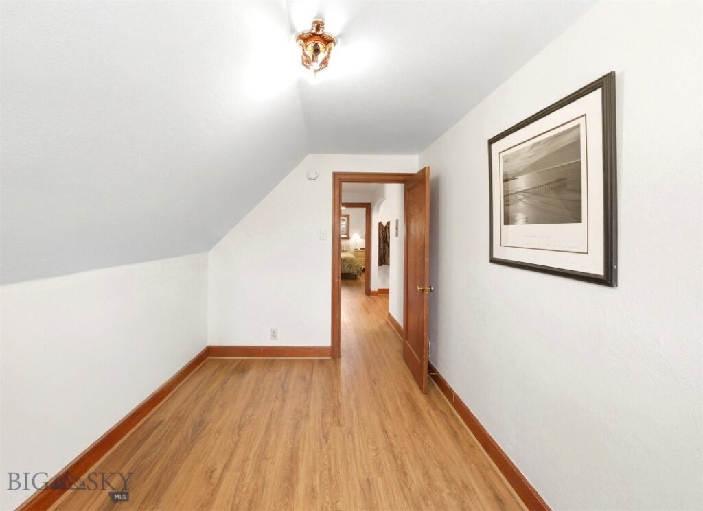 706 S 6th Avenue
