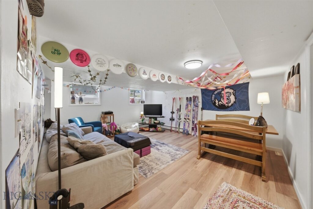 706 S 6th Avenue