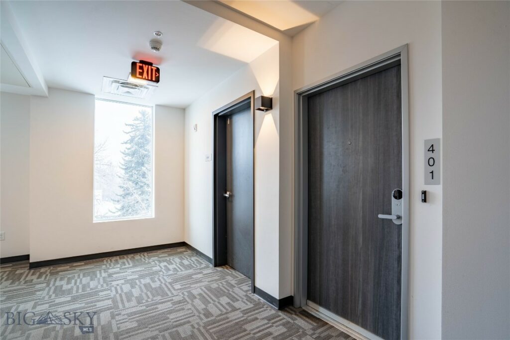 718 W Babcock