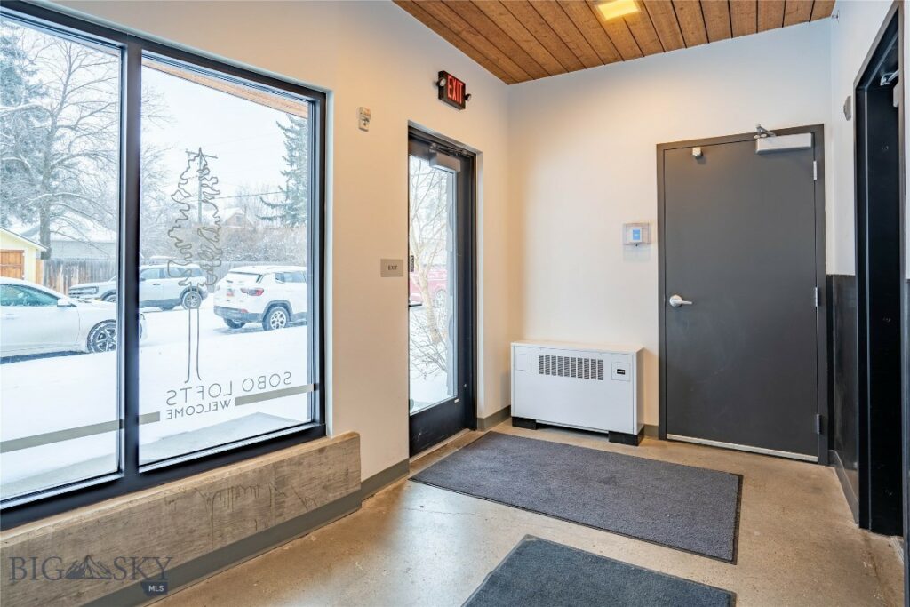 718 W Babcock