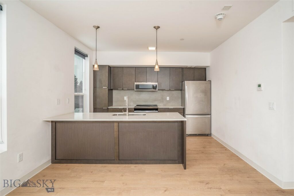 718 W Babcock
