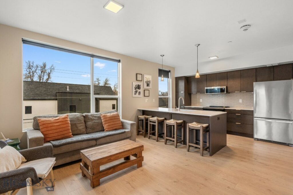 718 W Babcock Street