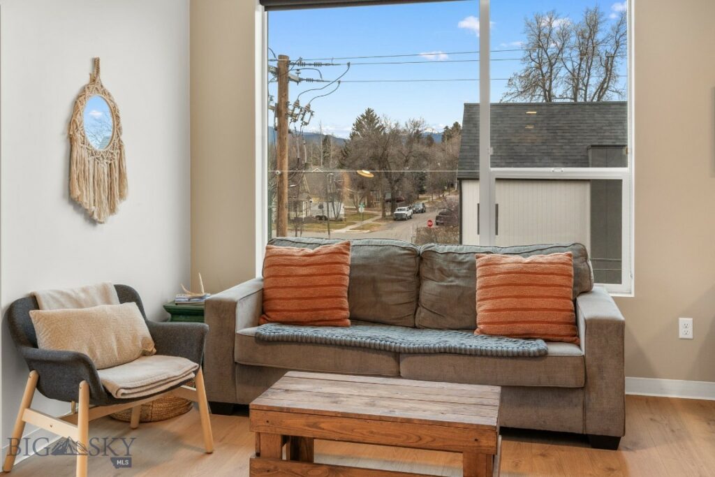 718 W Babcock Street