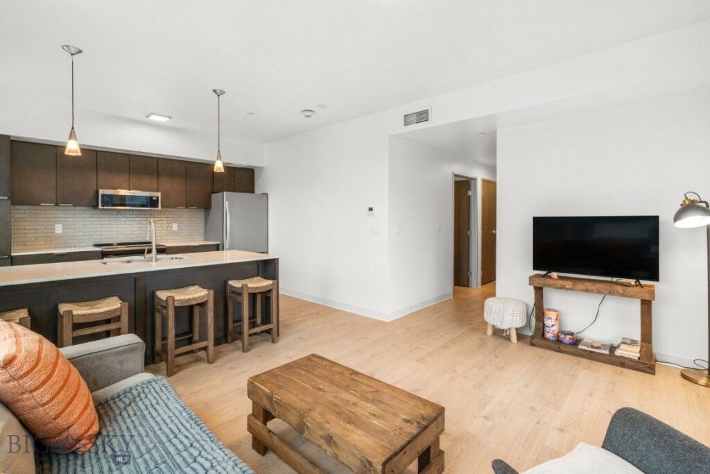 718 W Babcock Street