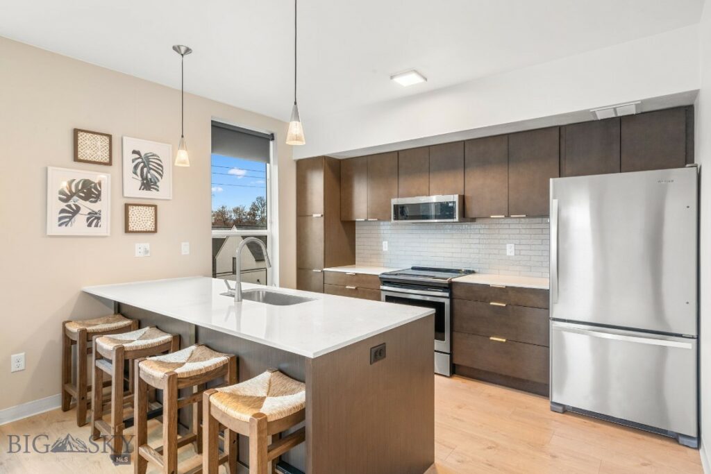 718 W Babcock Street