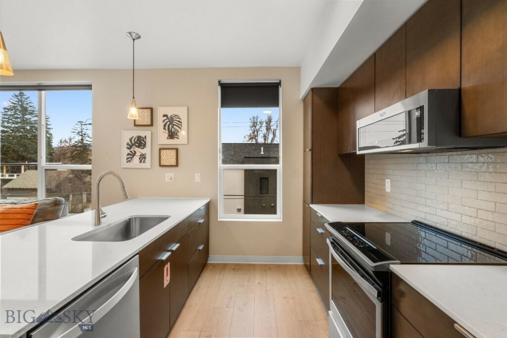 718 W Babcock Street