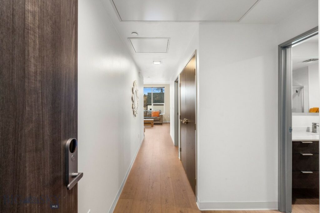 718 W Babcock Street