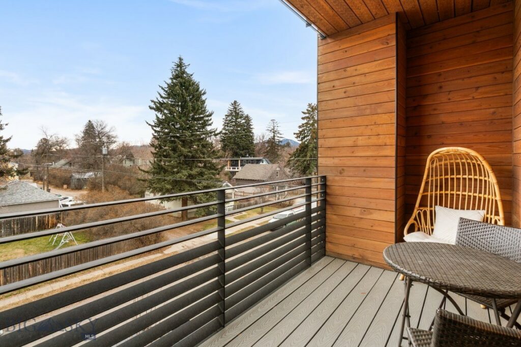 718 W Babcock Street