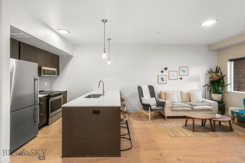 718 W Babcock Street