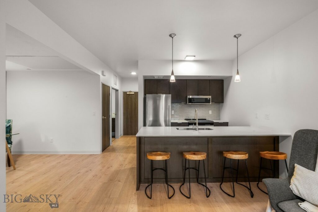 718 W Babcock Street