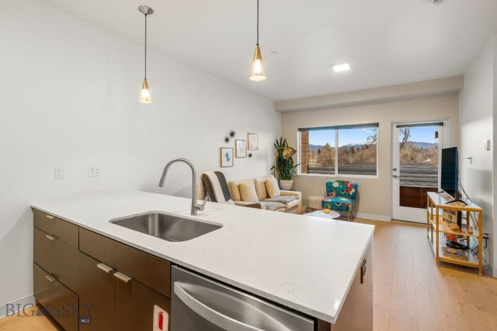 718 W Babcock Street