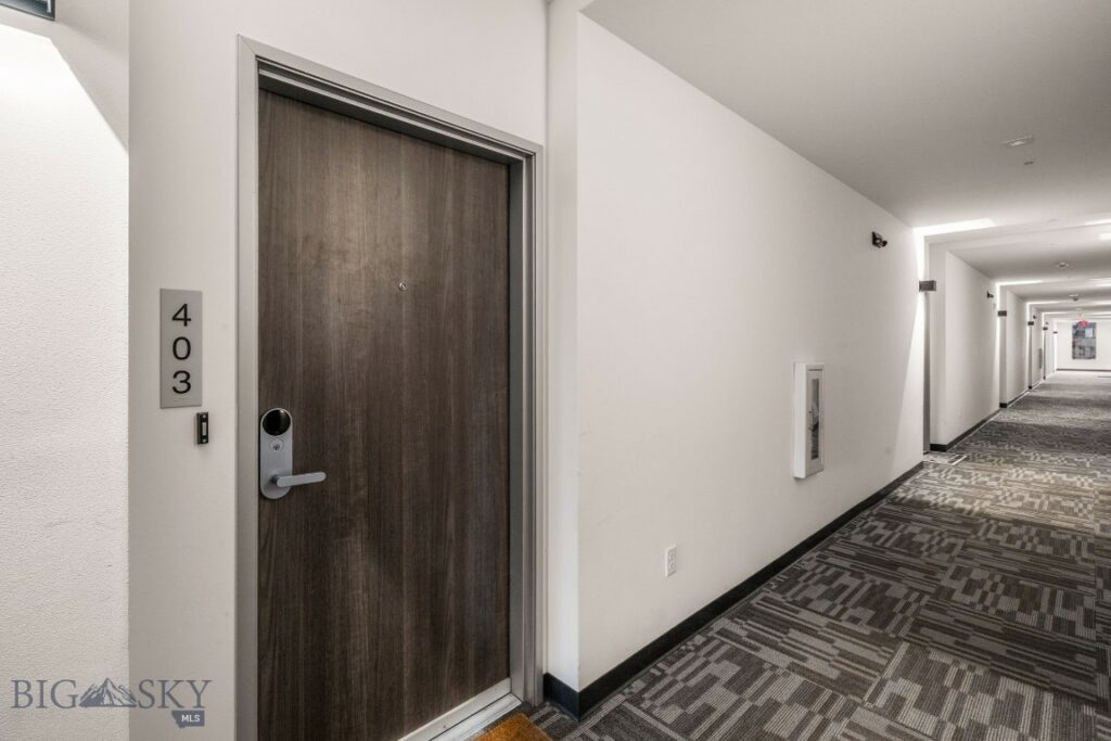 718 W Babcock Street