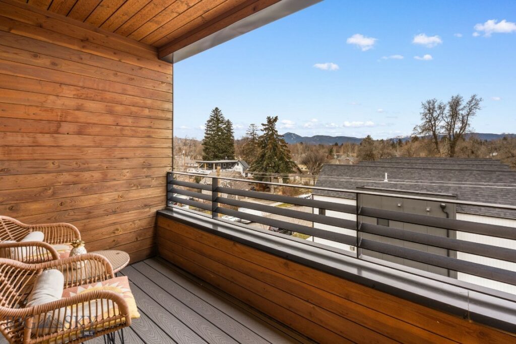 718 W Babcock Street