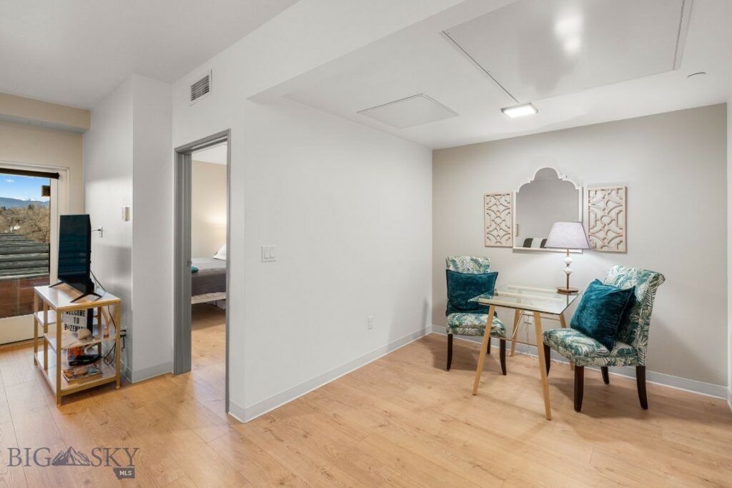 718 W Babcock Street