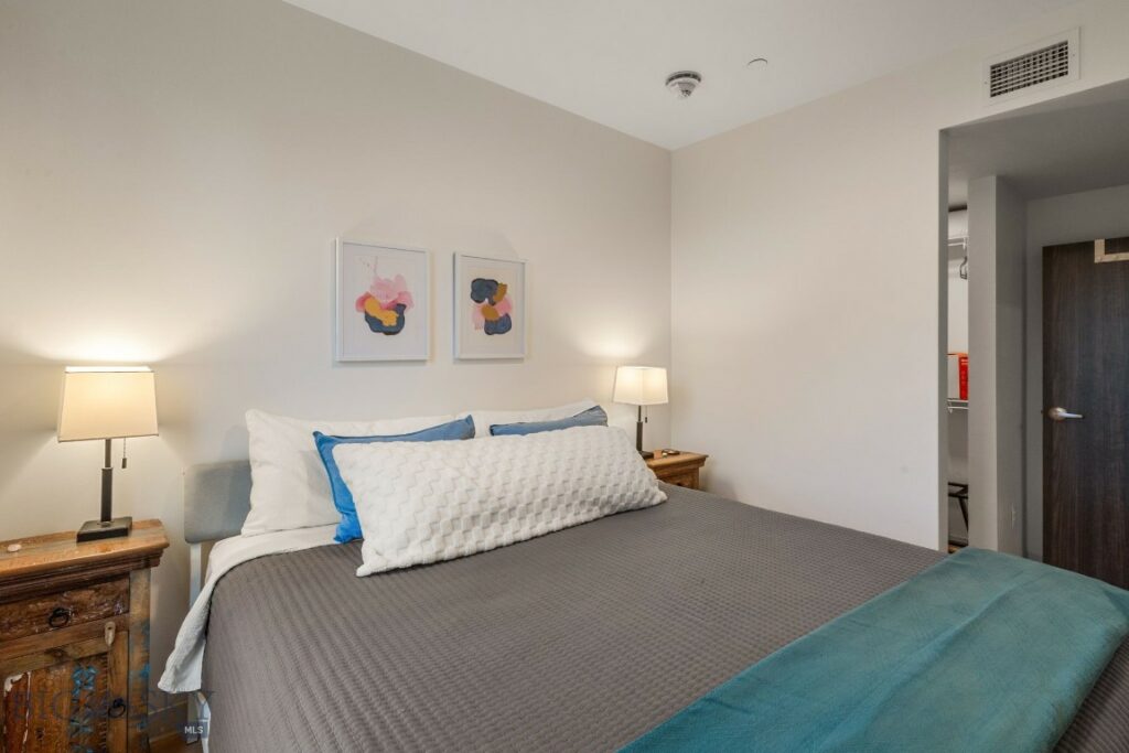 718 W Babcock Street