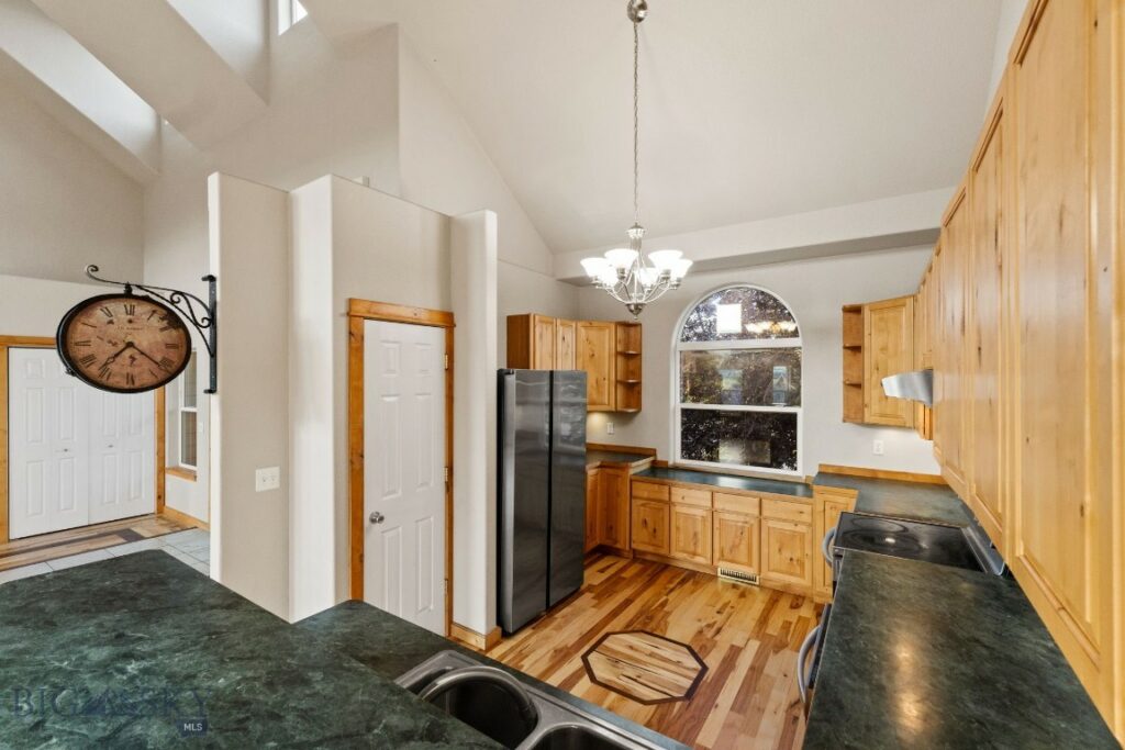 74 W Clara Court