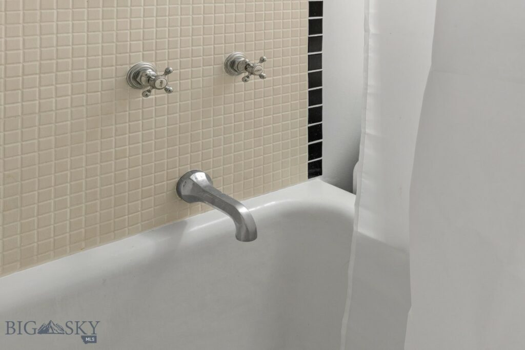 755 Coffee Creek Road