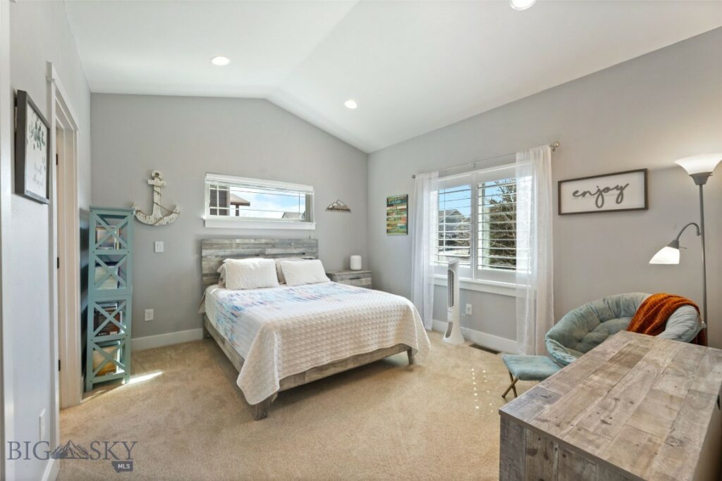 78 Falconers Way