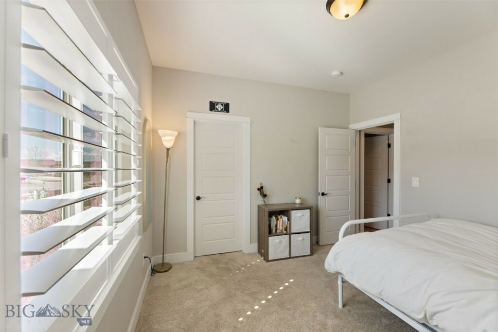 78 Falconers Way