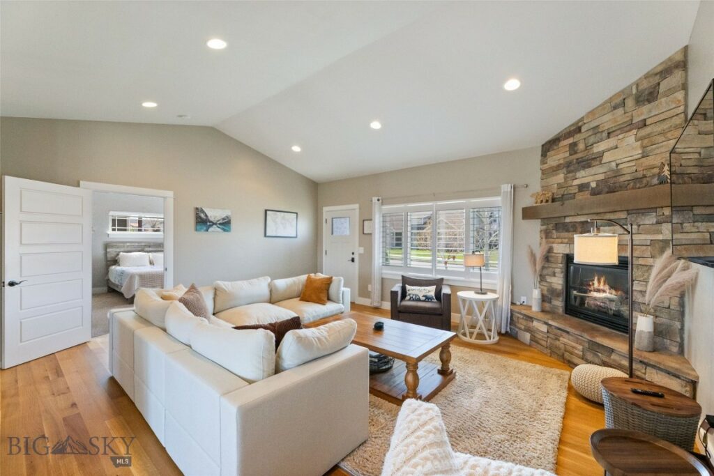 78 Falconers Way